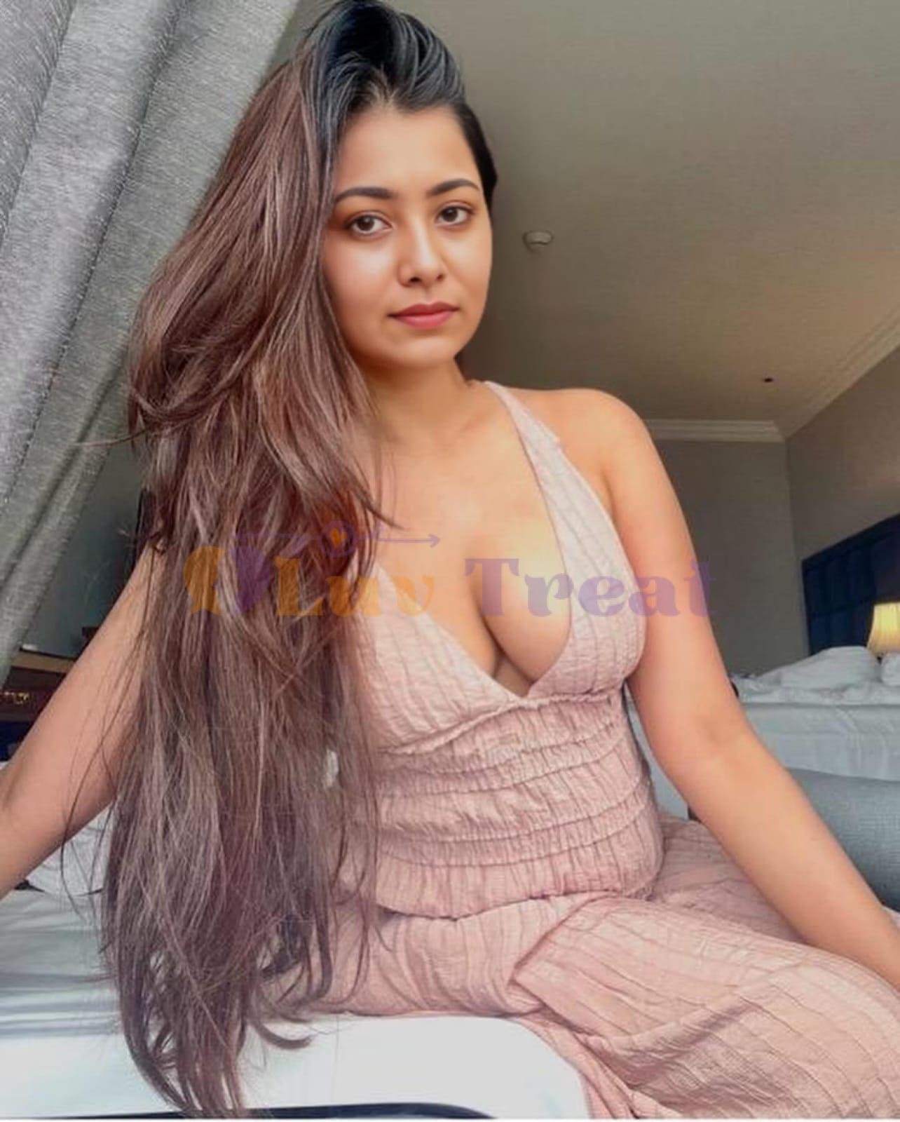 High profile independent college girl and house wife provide service 
